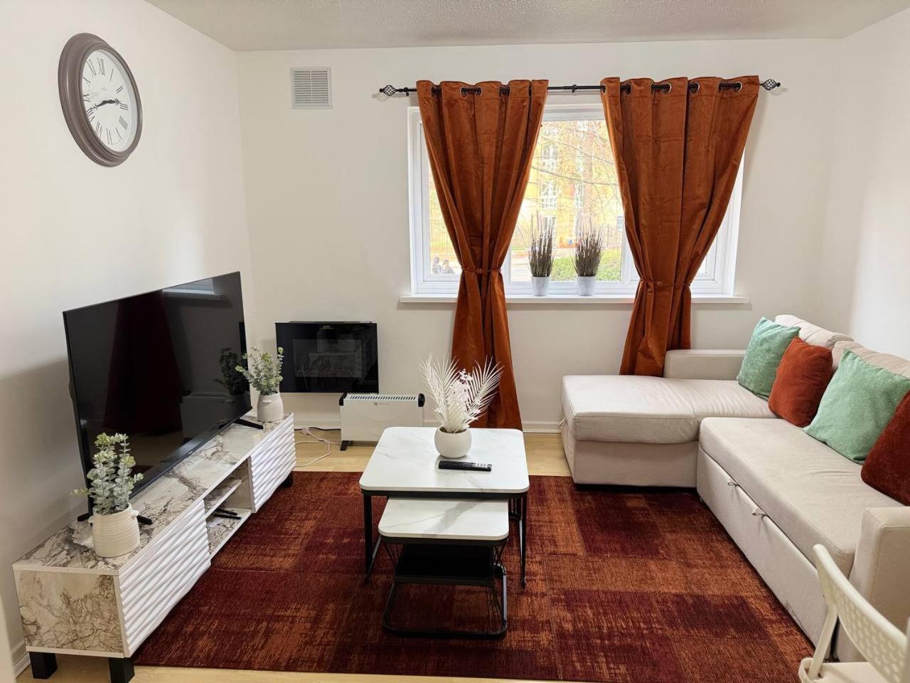 Spectacular Apartment Birmingham Room photo